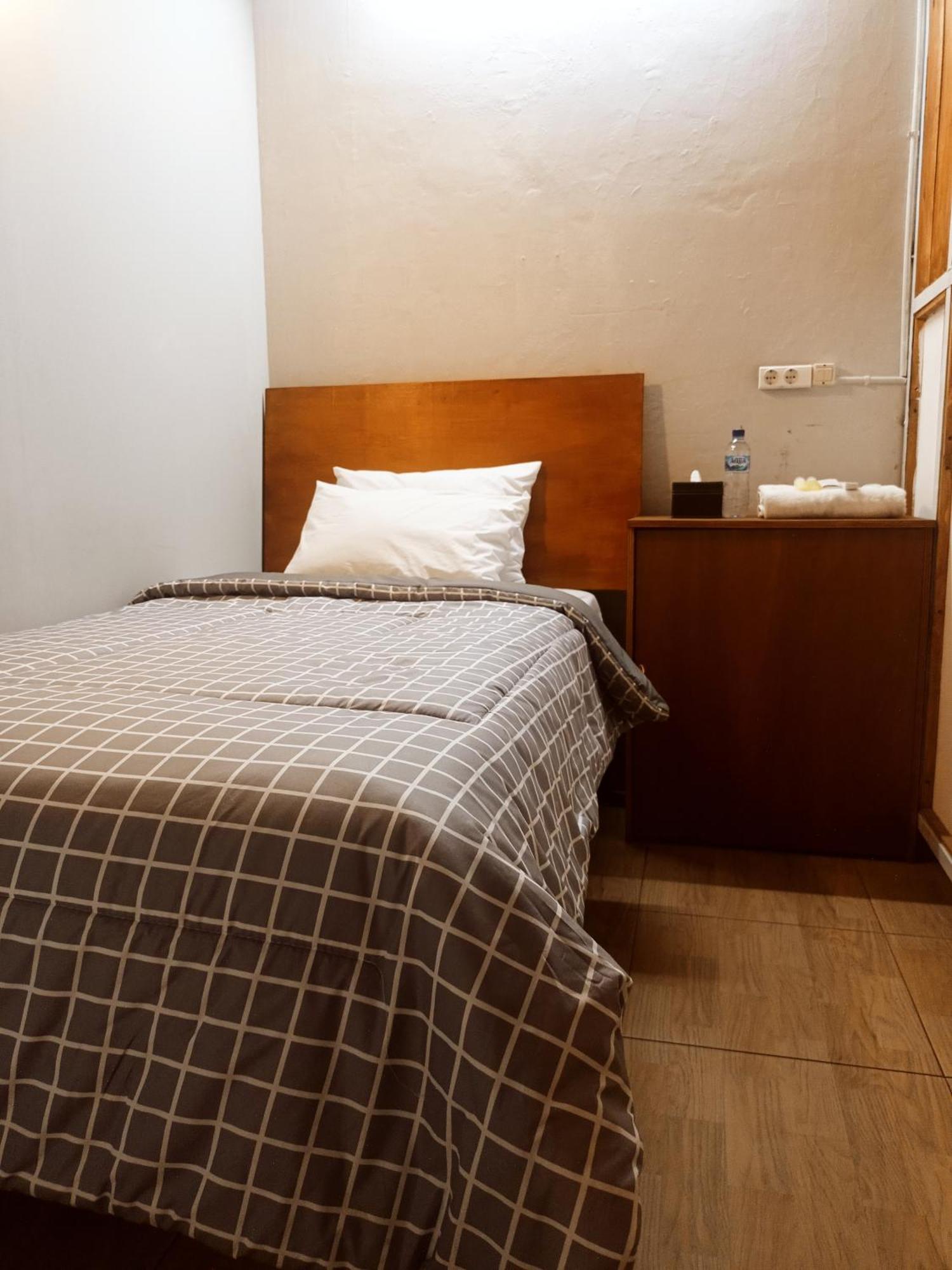 Watu Agung Guest House Магеланг Экстерьер фото