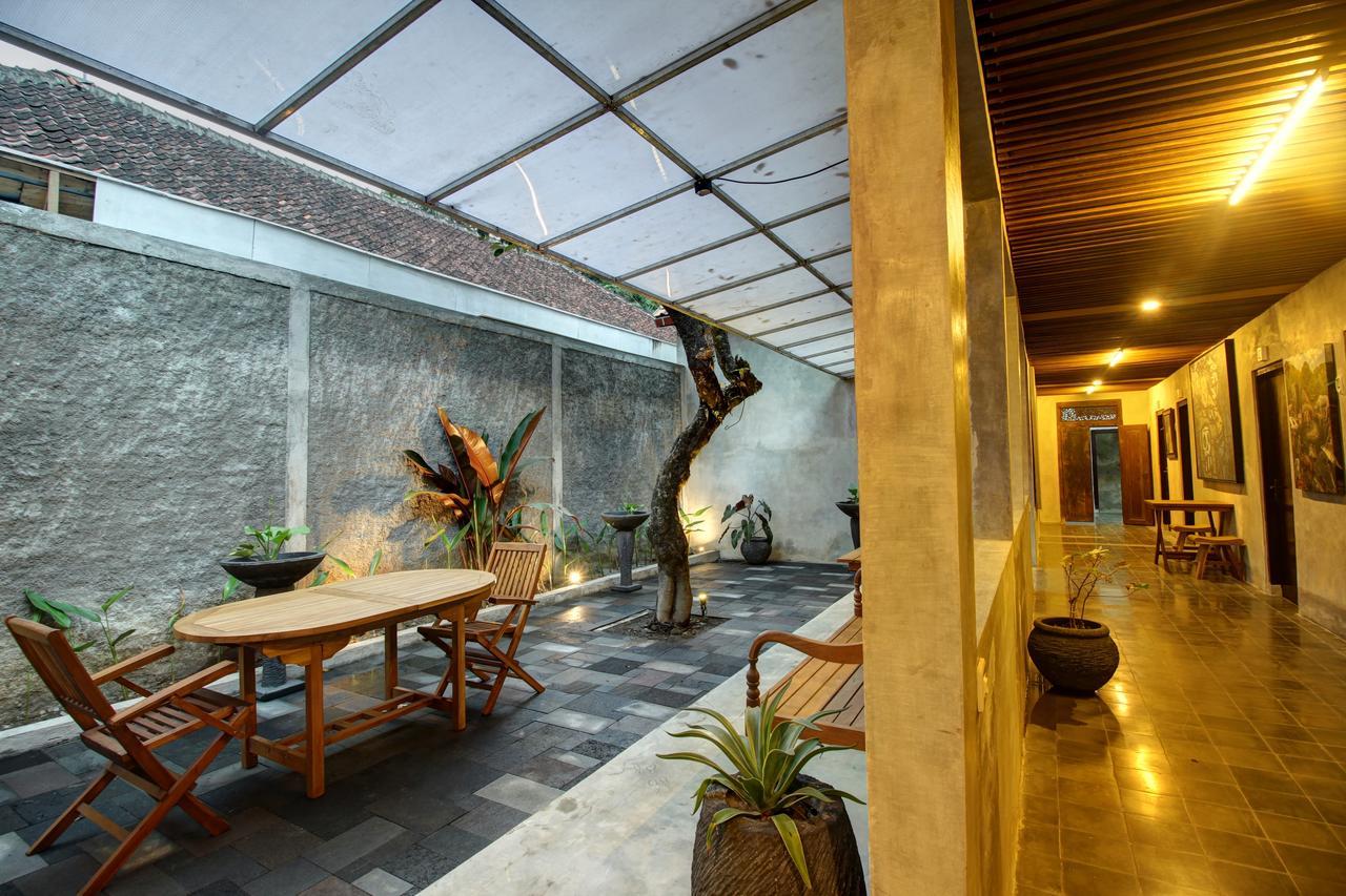 Watu Agung Guest House Магеланг Экстерьер фото